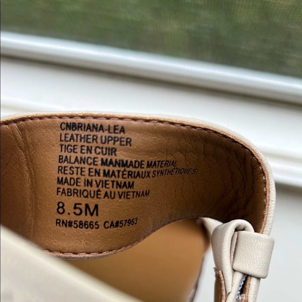 Caslon Cream Platform Sandals with Cushioned Footbed - Picture 4 of 5